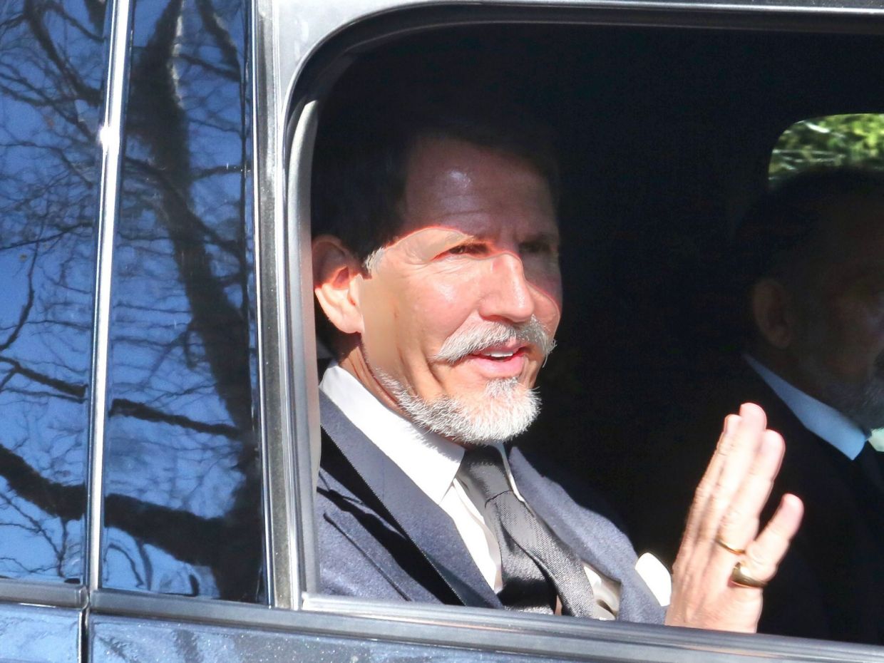 Η αλλαγή και οι απουσίες των Ντε Γκρες στο μνημόσυνο του τέως Κωνσταντίνου και το σχόλιο του Παύλου