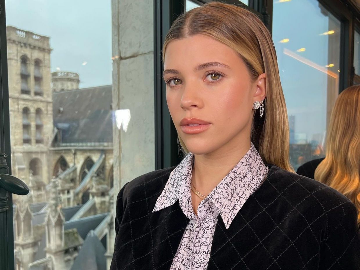 Resting Rich Face Makeup: Η νέα τάση που κάνει το πρόσωπο να φαίνεται ξεκούραστο