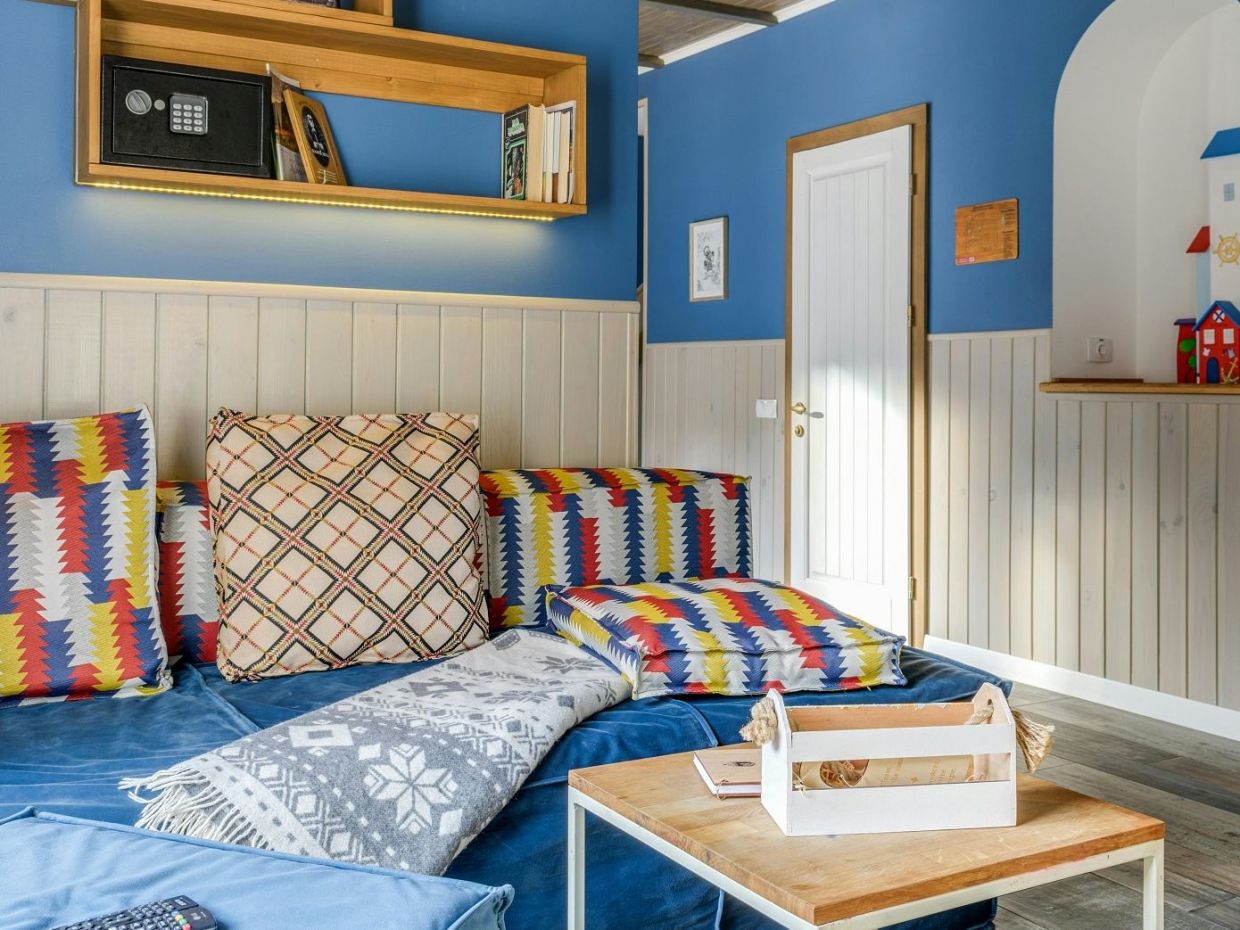 Όταν το μπλε γίνεται τάση: η χρωματική επιστροφή του χειμώνα