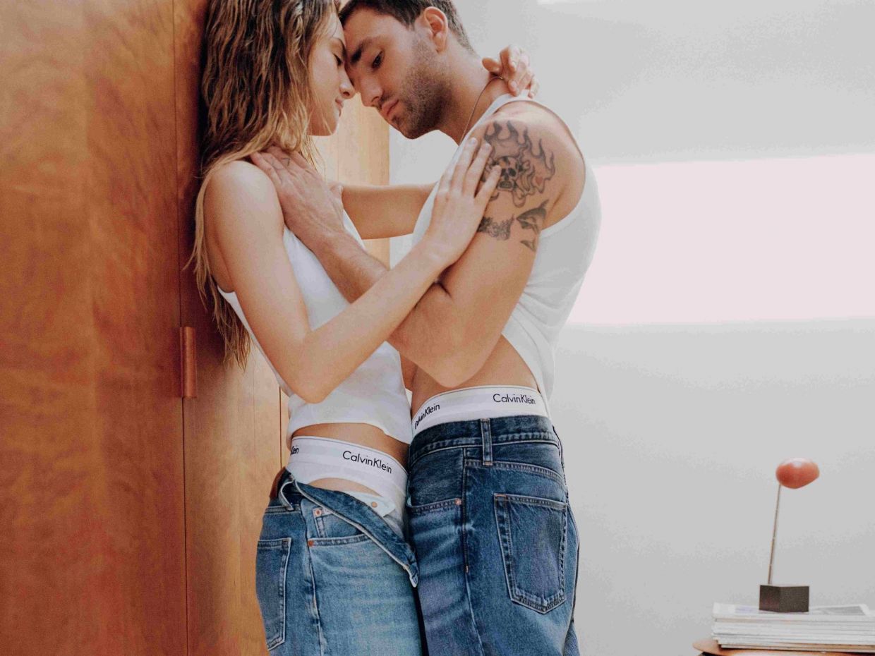 «Our Calvins» : Μια καμπάνια Αγίου Βαλεντίνου με πρωταγωνιστές τους ηθοποιούς από το «Tell Me Lies»