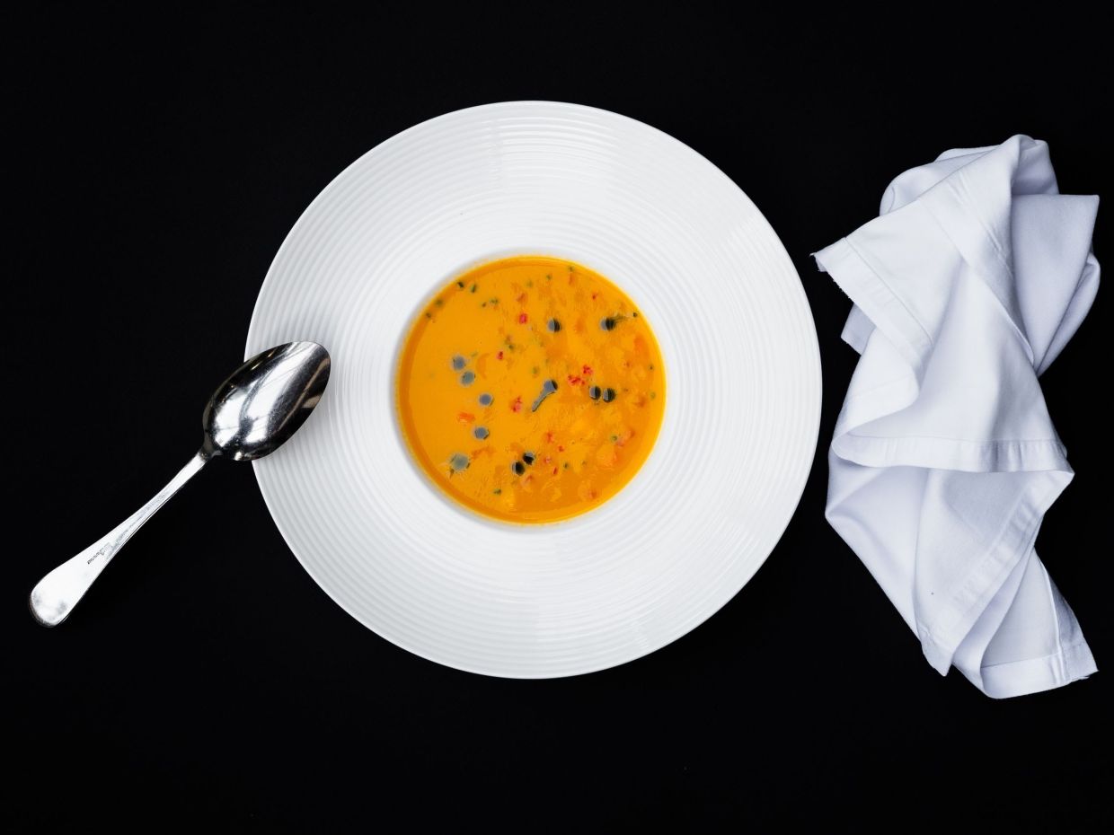 Πού θα φας παριζάκι από κοιλιά τόνου, συκώτι σφυρίδας και σουπιά φρικασέ στο κέντρο της πόλης;