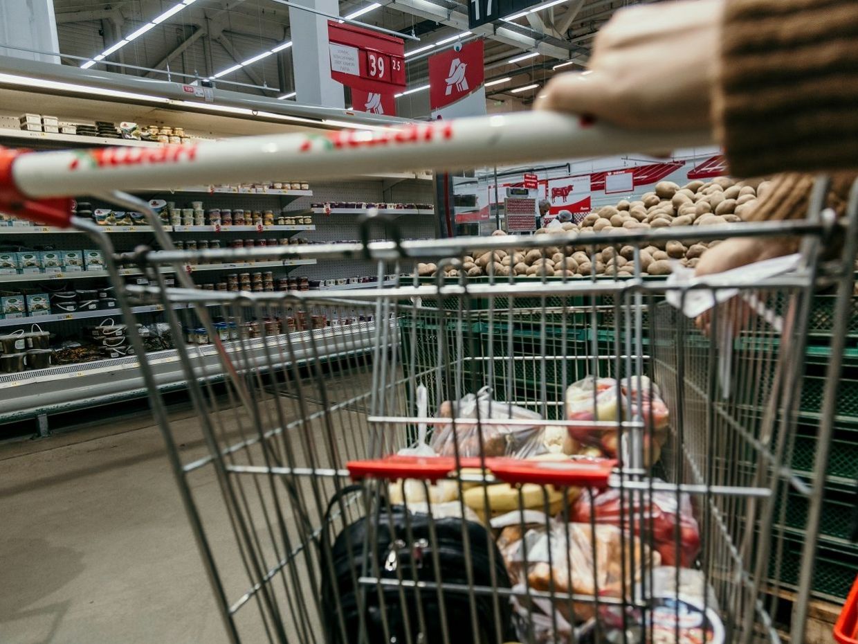 Η ψυχολογία λέει ότι οι άνθρωποι που τραβούν το καρότσι στην άκρη του διαδρόμου έχουν 7 στοιχεία