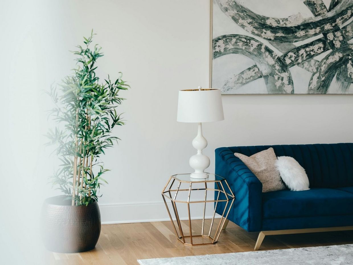 Τα χρώματα που αξίζει να βάψεις το σαλόνι σου το 2026: 5 αποχρώσεις που χρησιμοποιούν οι designers