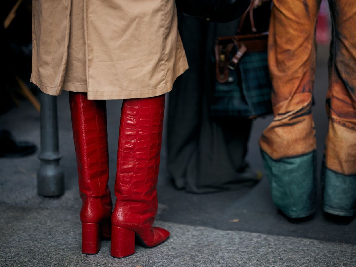 Τα κόκκινα παπούτσια είναι το νέο fashion obsession - Δες πώς να τα εντάξεις στη γκαρνταρόμπα σου