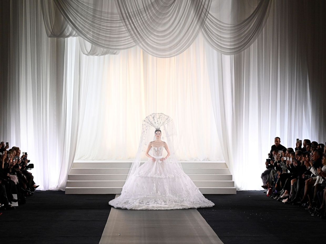 Στο show  της Celia Kritharioti SS26 το Old Hollywood glam απέκτησε μία νέα και arty όψη