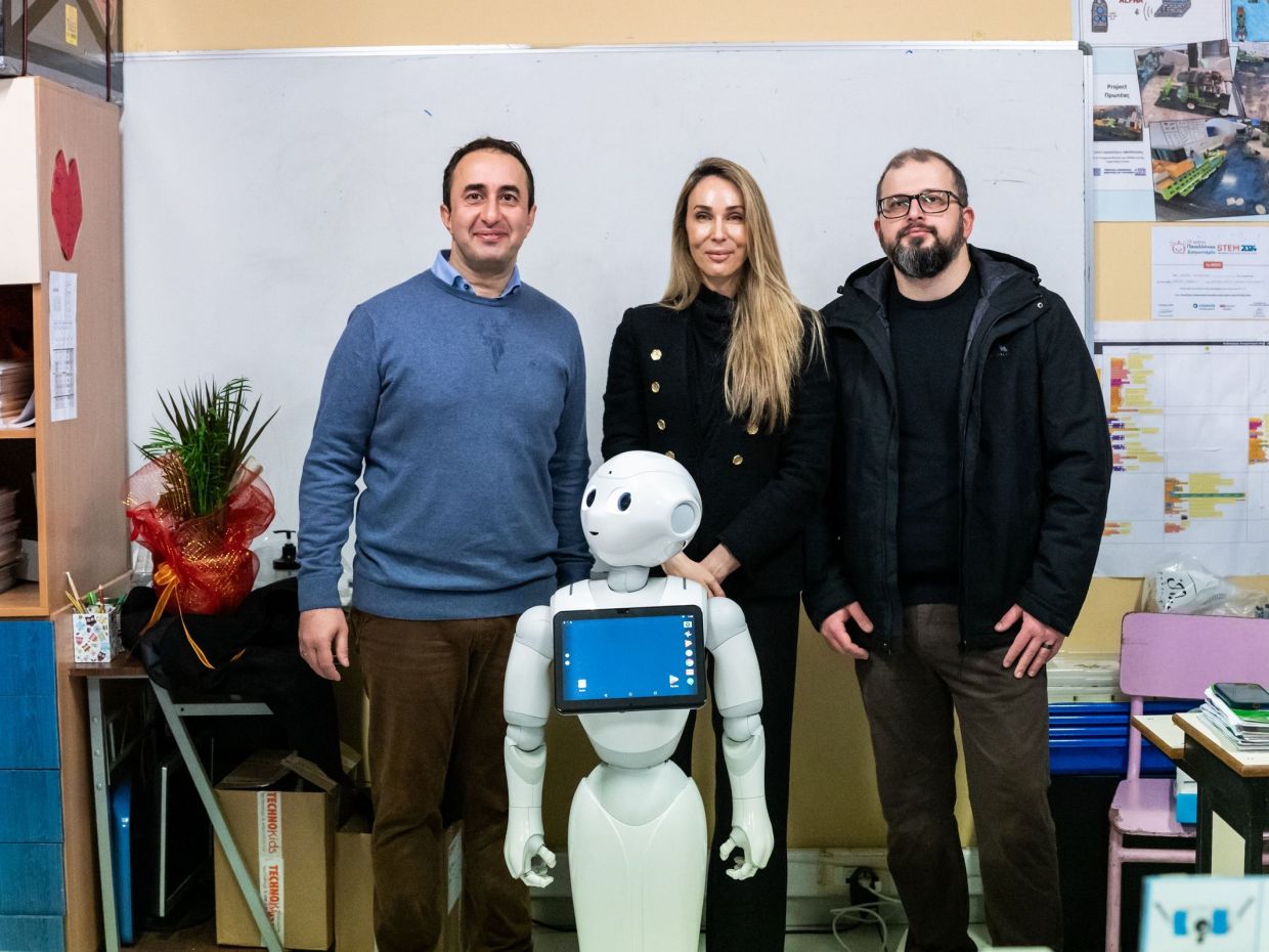 Η Mobile Technology στηρίζει την εκπαίδευση του μέλλοντος με τη δωρεά δύο ρομπότ Pepper