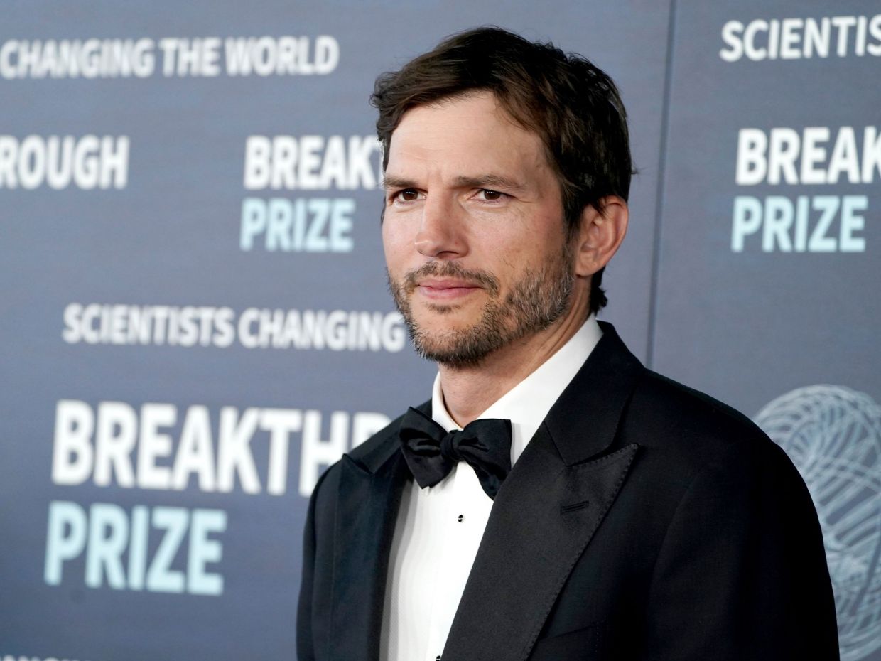 Ο Ashton Kutcher έχει γενέθλια, γίνεται 48 ετών και αυτές είναι 8 must-watch ταινίες του