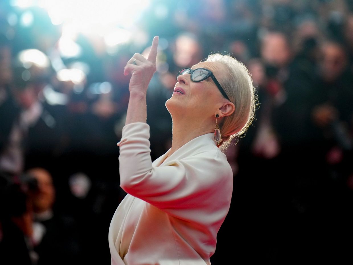 Ποια είναι η Joni Mitchell που θα υποδυθεί η  Meryl Streep στη βιογραφική ταινία του Cameron Crowe