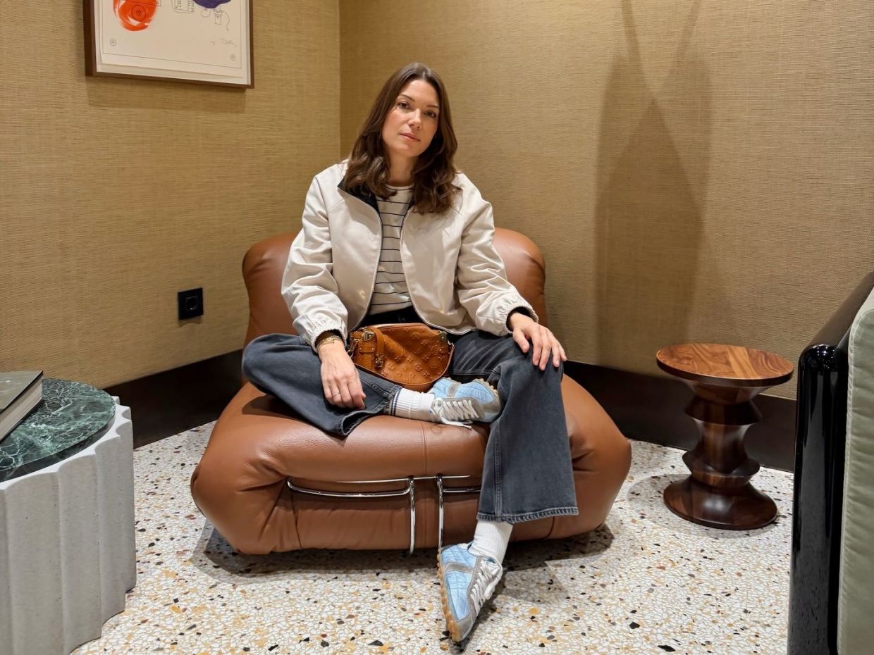 Το casual chic look της Βίκυς Καγιά για βόλτες στο κέντρο της Αθήνας