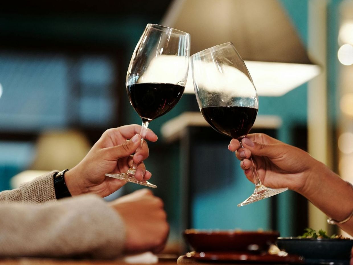 Ραντεβού για κρασί: 7 wine bars στην Αθήνα για τον Άγιο Βαλεντίνο