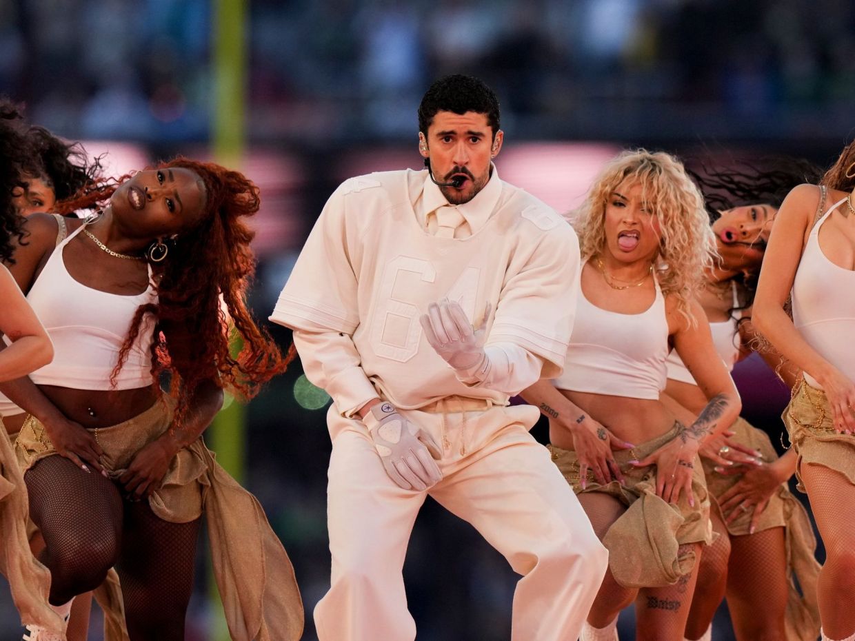 Το Super Bowl που έγινε «Benito Bowl»: Η ιστορική τηλεθέαση, οι συμβολισμοί και το μήνυμα της JLo