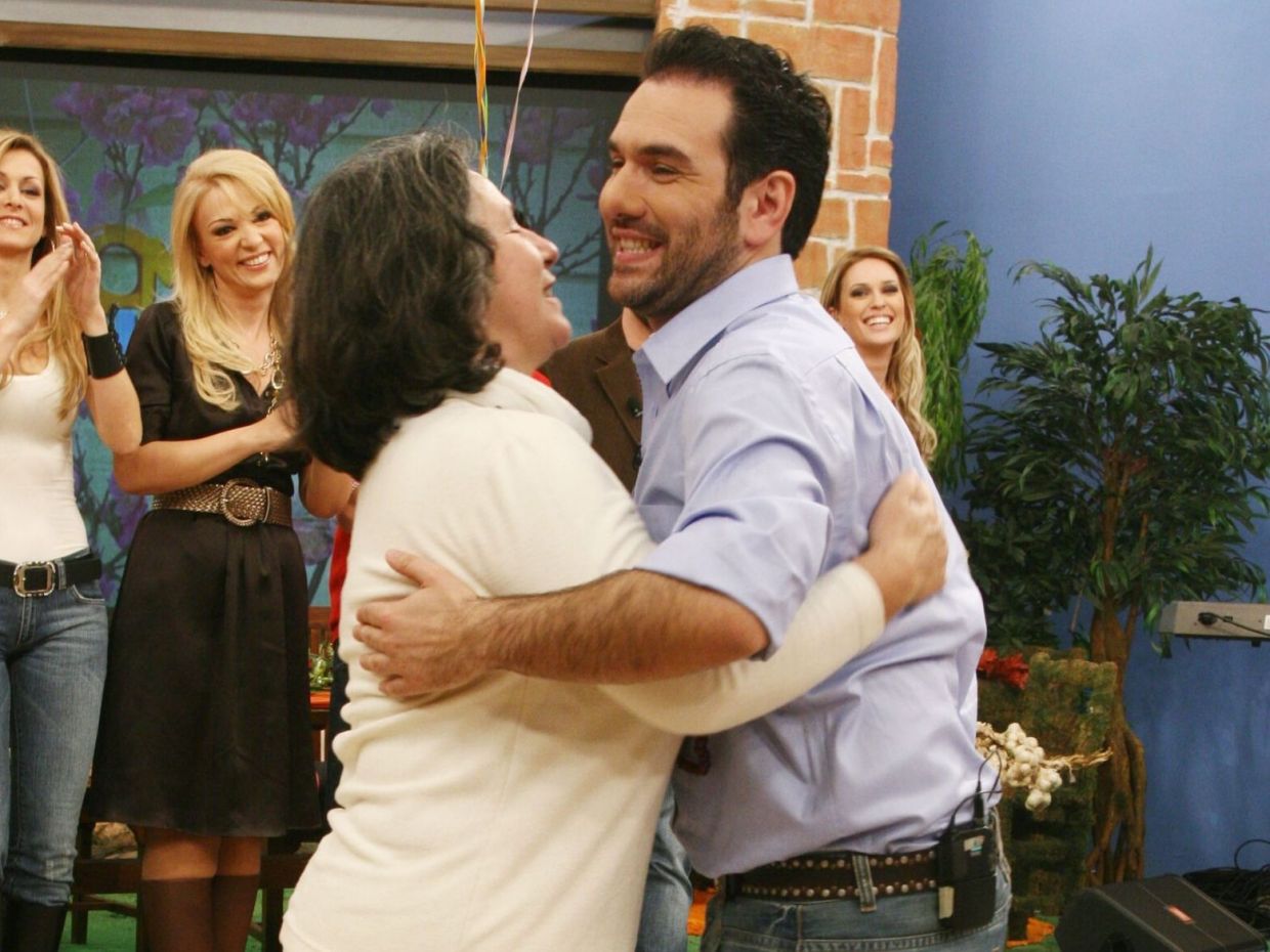 Η διπλή αναφορά - εξομολόγηση του Γρηγόρη Αρναούτογλου στη μητέρα του & τα 2,5 δύσκολα χρόνια