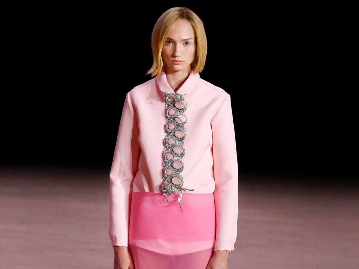 Μια στοχαστική επιστροφή σύγχρονου στυλ στo fashion show του Marc Jacobs για την άνοιξη του 2026