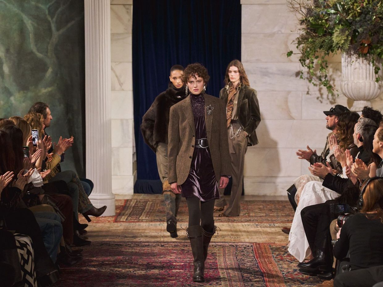 NYFW: Το show Ralph Lauren με την Gigi Hadid και το front row με τις Anne Hathaway & Lana Del Ray