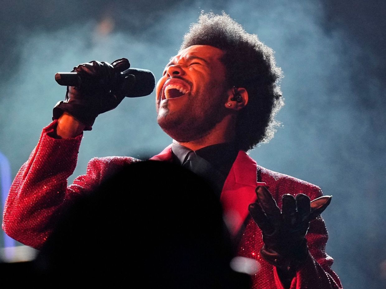 Happy 36th! Ο The Weeknd βασιλεύει στα charts με το «Hurry Up Tomorrow» για έναν χρόνο