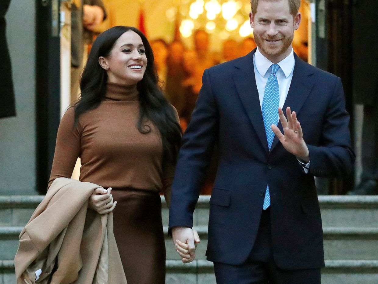 Η Meghan Markle στηρίζει τον Brooklyn Beckham και η Kris Jenner «μυρίζεται» reality χρυσάφι