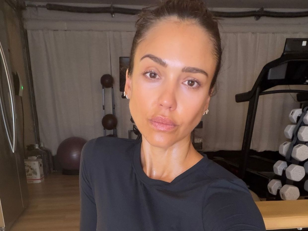 4 beauty secrets που ακολουθεί η Jessica Alba και αξίζει να υιοθετήσεις κι εσύ