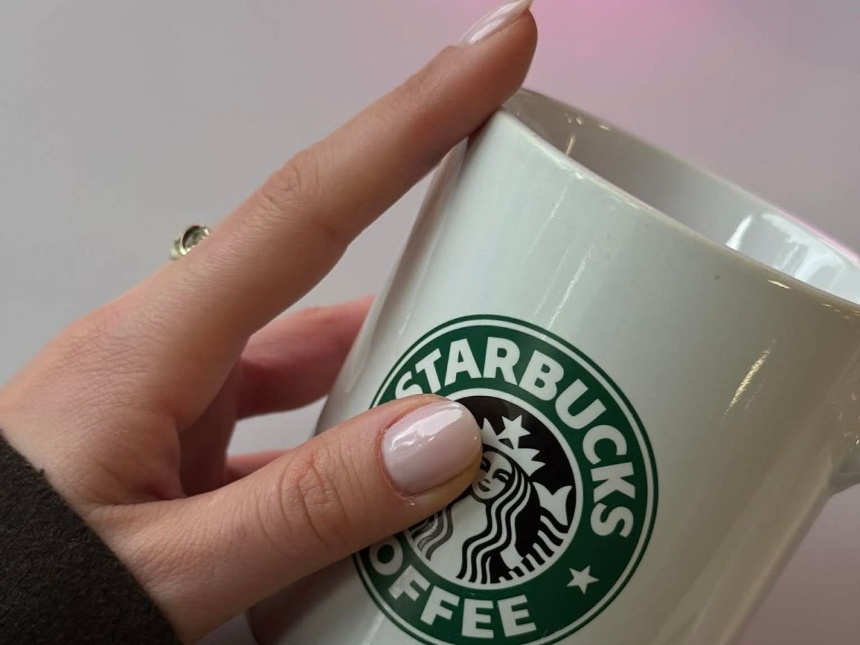 Cloud Dancer Manicure: Το Νο1 χρώμα στο manicure για φέτος, που αξίζει να γνωρίζεις