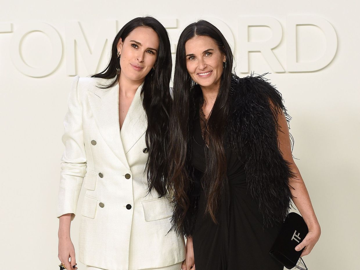 «Δουλεύω για την κόρη μου» H Rumer Willis λέει ότι δεν παίρνει χρήματα από τους διάσημους γονείς της