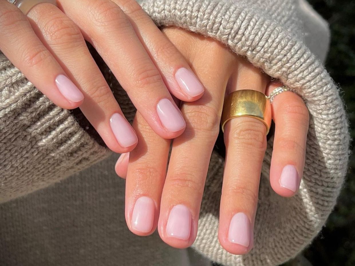 Baby pink manicure: Η απόχρωση στα νύχια που θα δούμε παντού την άνοιξη 2026