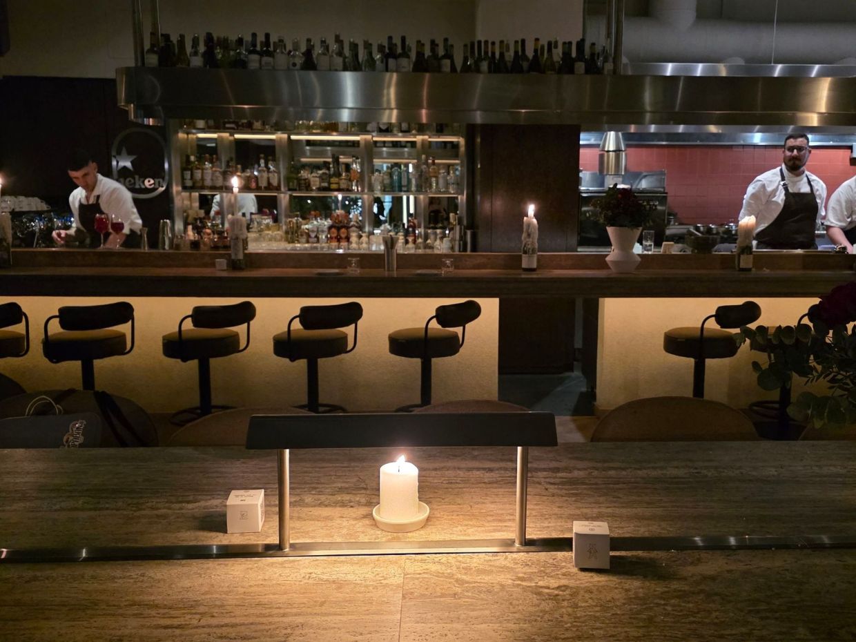 Ζωντανές all-day dining & drinking εμπειρίες σε ένα ατμοσφαιρικό νέο bar restaurant στην Ηλιούπολη