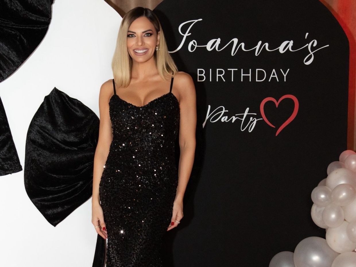 Η Ιωάννα Μαλέσκου γιόρτασε τα γενέθλιά της με ένα ρομαντικό πάρτυ & την οικογένεια της