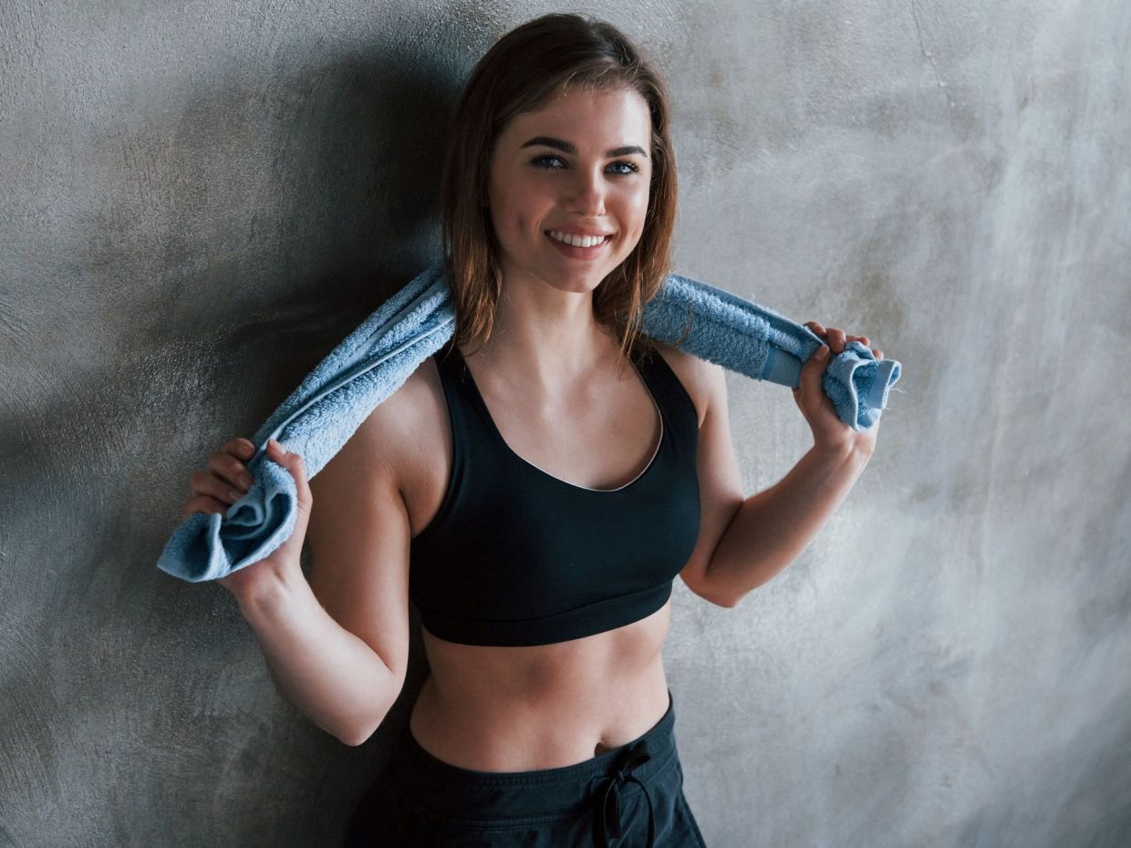 Ξέχνα τα παραδοσιακά sit-ups: Η άσκηση «κλειδί» για δυνατό κορμό και σωστή στάση σώματος είναι άλλη