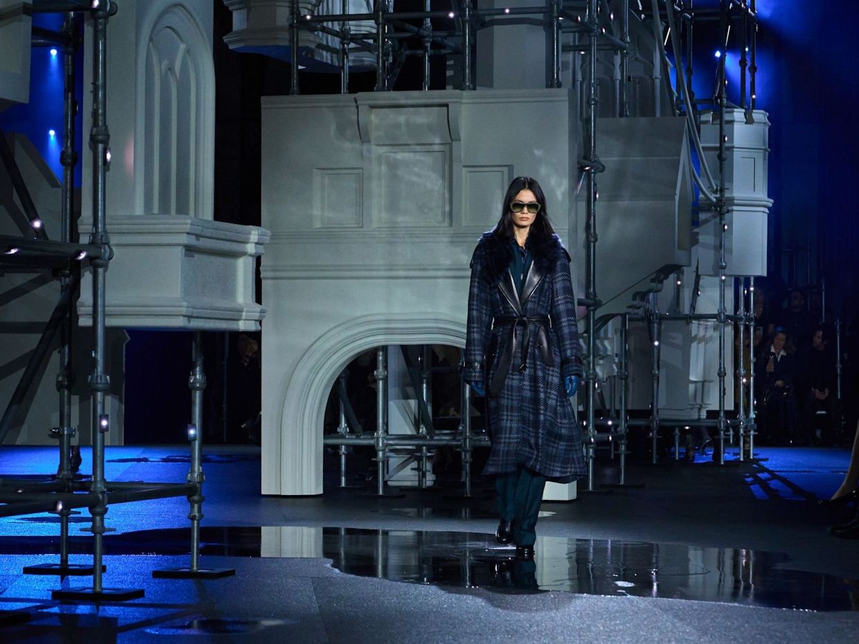 LFW - Burberry FW26: Τα statement παλτό που μας κάνουν να ανυπομωνούμε ήδη για τον επόμενο χειμώνα