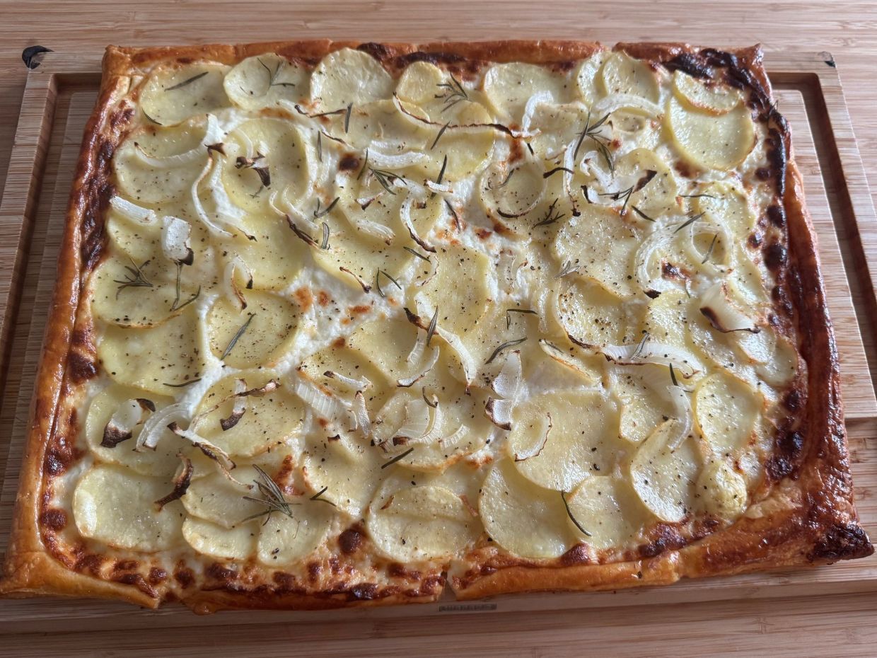 Τάρτα σφολιάτας με πατάτα, παρμεζάνα & μασκαρπόνε