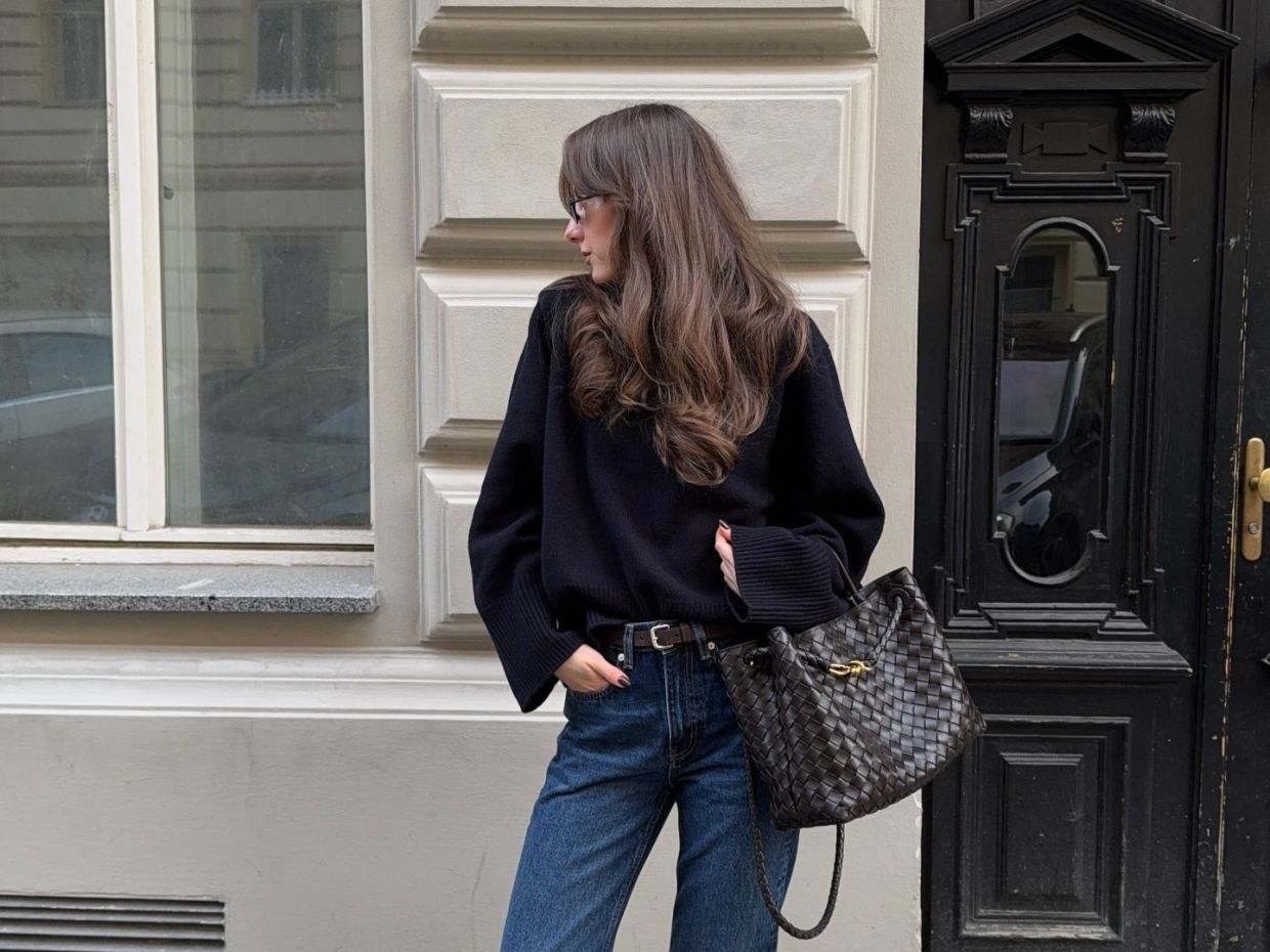 Τα καλύτερα navy πλεκτά για τώρα - Το διαχρονικό κομμάτι που αξίζει μια θέση σε κάθε γκαρνταρόμπα