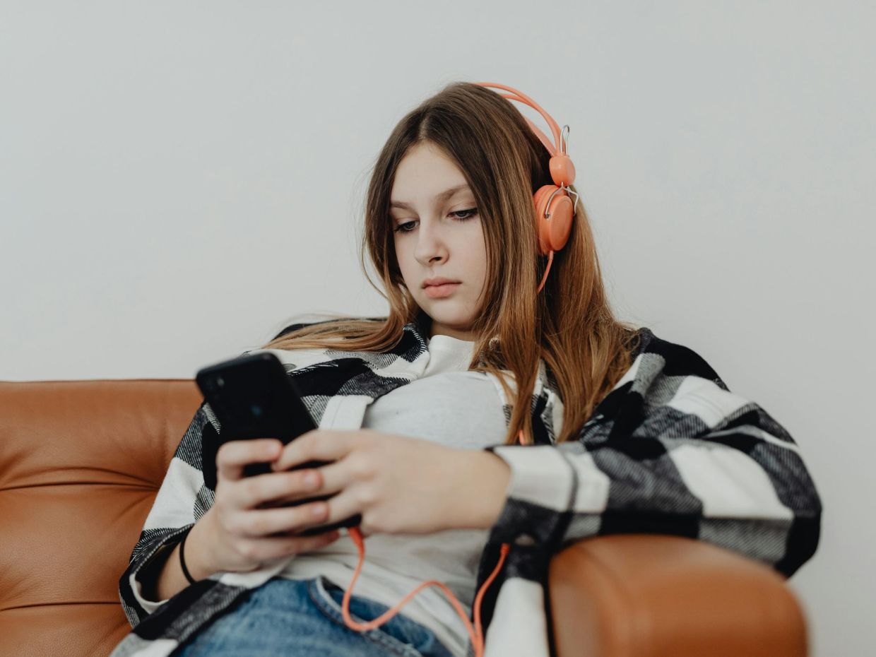 Αρκεί η απαγόρευση των social media για να είναι τα παιδιά ασφαλή στο διαδίκτυο;