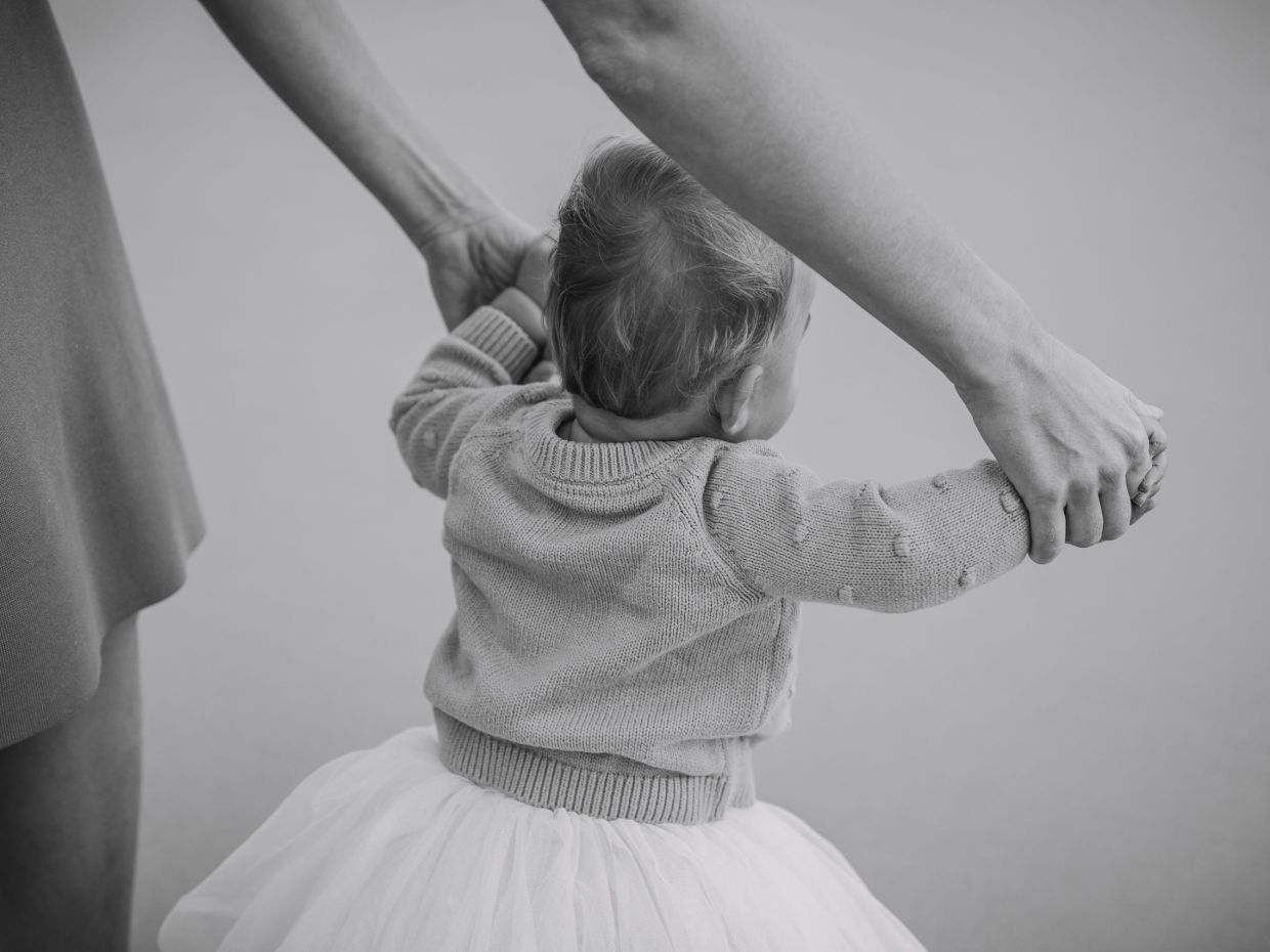 6 λέξεις που οι ψυχολόγοι προτείνουν να λένε πιο συχνά οι γονείς στα παιδιά τους