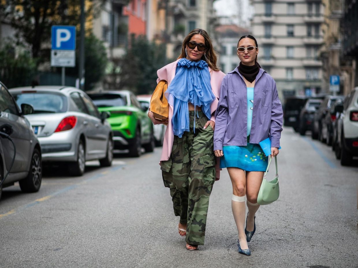 Το street style της Εβδομάδας Μόδας στο Μιλάνο αλλάζει όσα πιστεύαμε για τα έντονα χρώματα