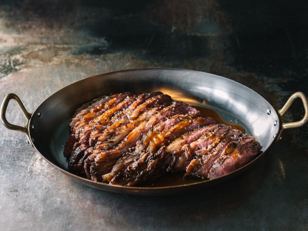 Η κοκορόσουπα και το κατσικάκι δίνουν ραντεβού με τα cheese sando στο πιο ζεστό κυριακάτικο τραπέζι