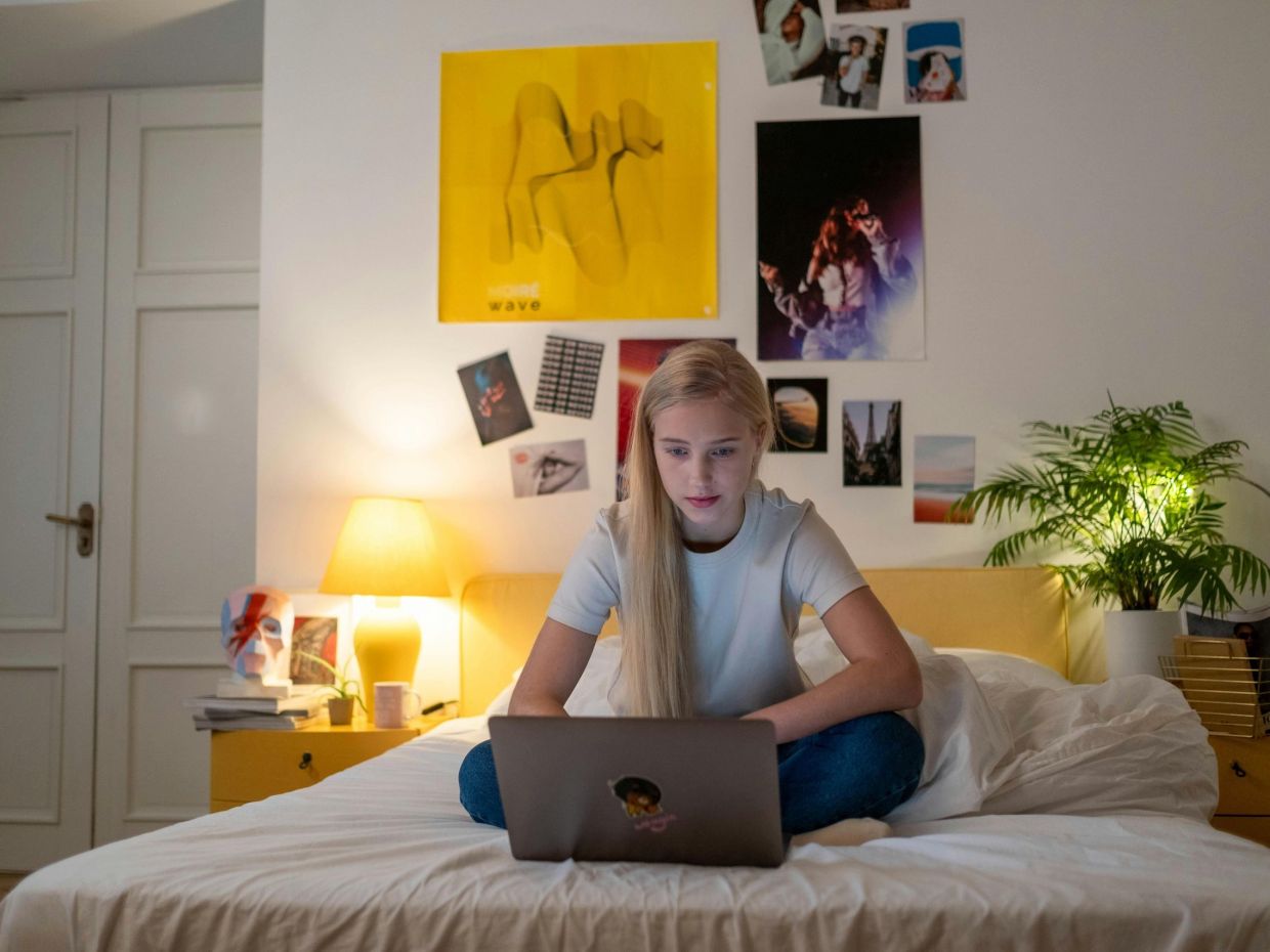 Επιτρέπεις στο παιδί σου να κλείνει την πόρτα του δωματίου του; Γιατί αντιδρούν αρκετοί γονείς