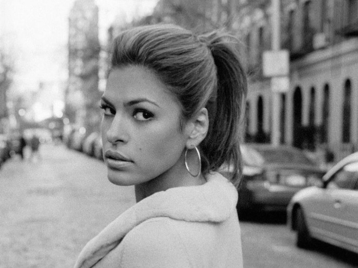 Στο κέντρο του κόσμου της Eva Mendes βρίσκονται μόνο οι κόρες της με τον Ryan Gosling