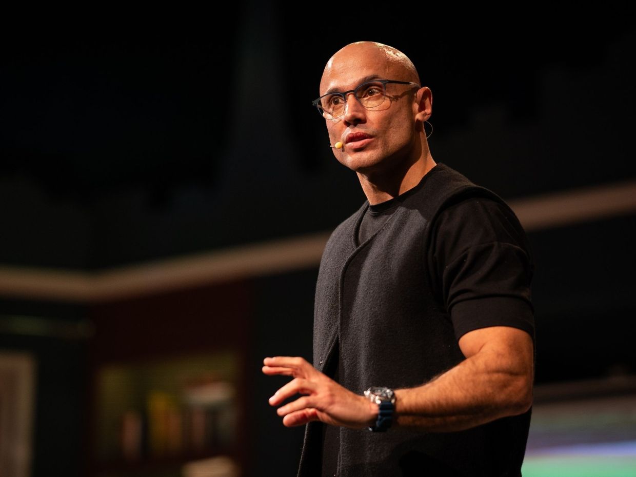 «Ρώτα τον Ψυχολόγο» με τον Μάνο Χατζημαλωνά