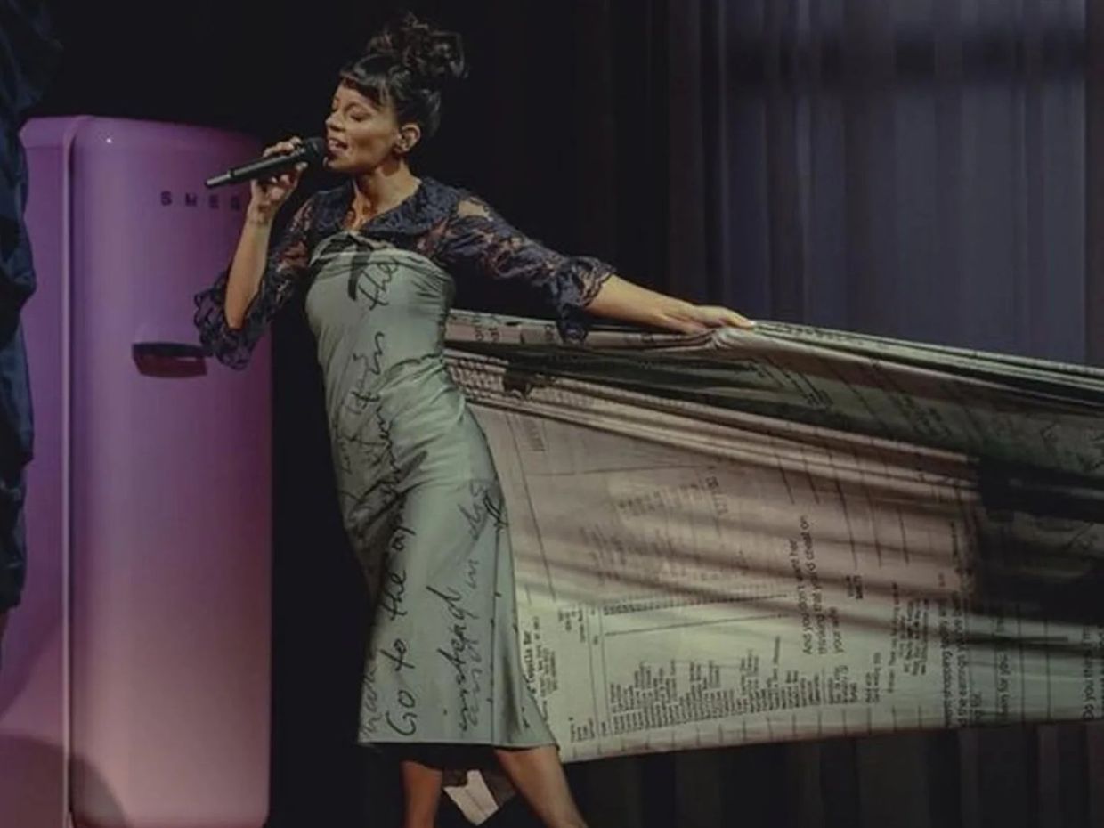 H Lily Allen έκανε το μεγαλύτερο expose με «revenge dress» που έχουμε δει (και έχουμε δει πολλά)