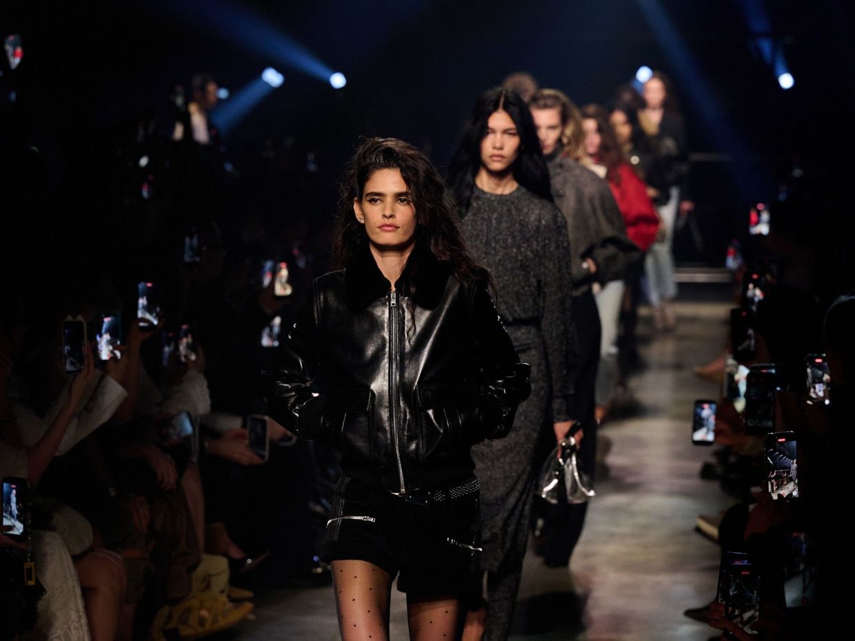 Τα it girls της Isabel Marant για τη συλλογή FW26 ήταν ό,τι πιο cool είδαμε στο Παρίσι