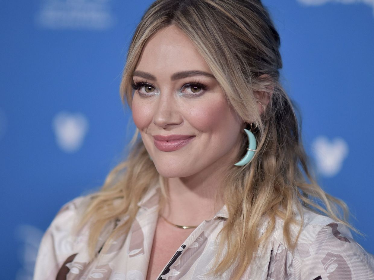 Η Hilary Duff μίλησε με ειλικρίνεια για την «καταστροφική» αποξένωση από την οικογένειά της