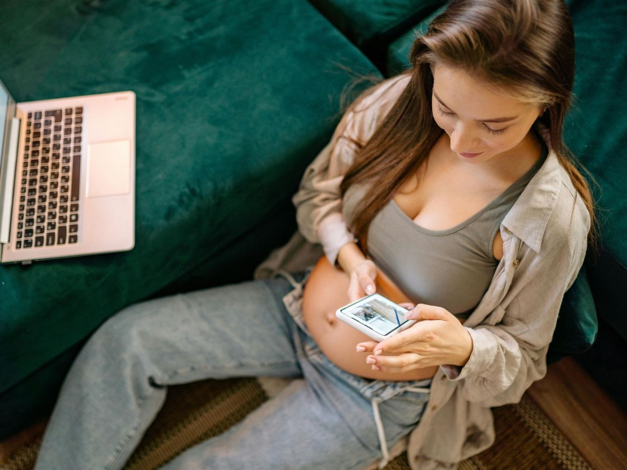 Nιώθεις κι εσύ ότι πρέπει να δείχνεις τέλεια στα social media όταν είσαι έγκυος;