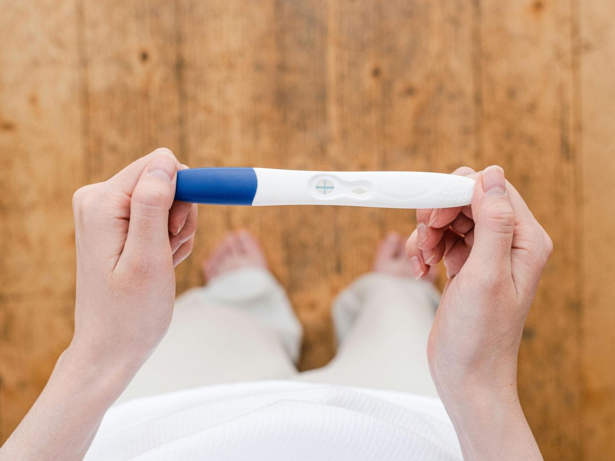 Προσπαθείς να μείνεις έγκυος; Πότε να κάνεις τεστ ωορρηξίας για να αυξήσεις τις πιθανότητες