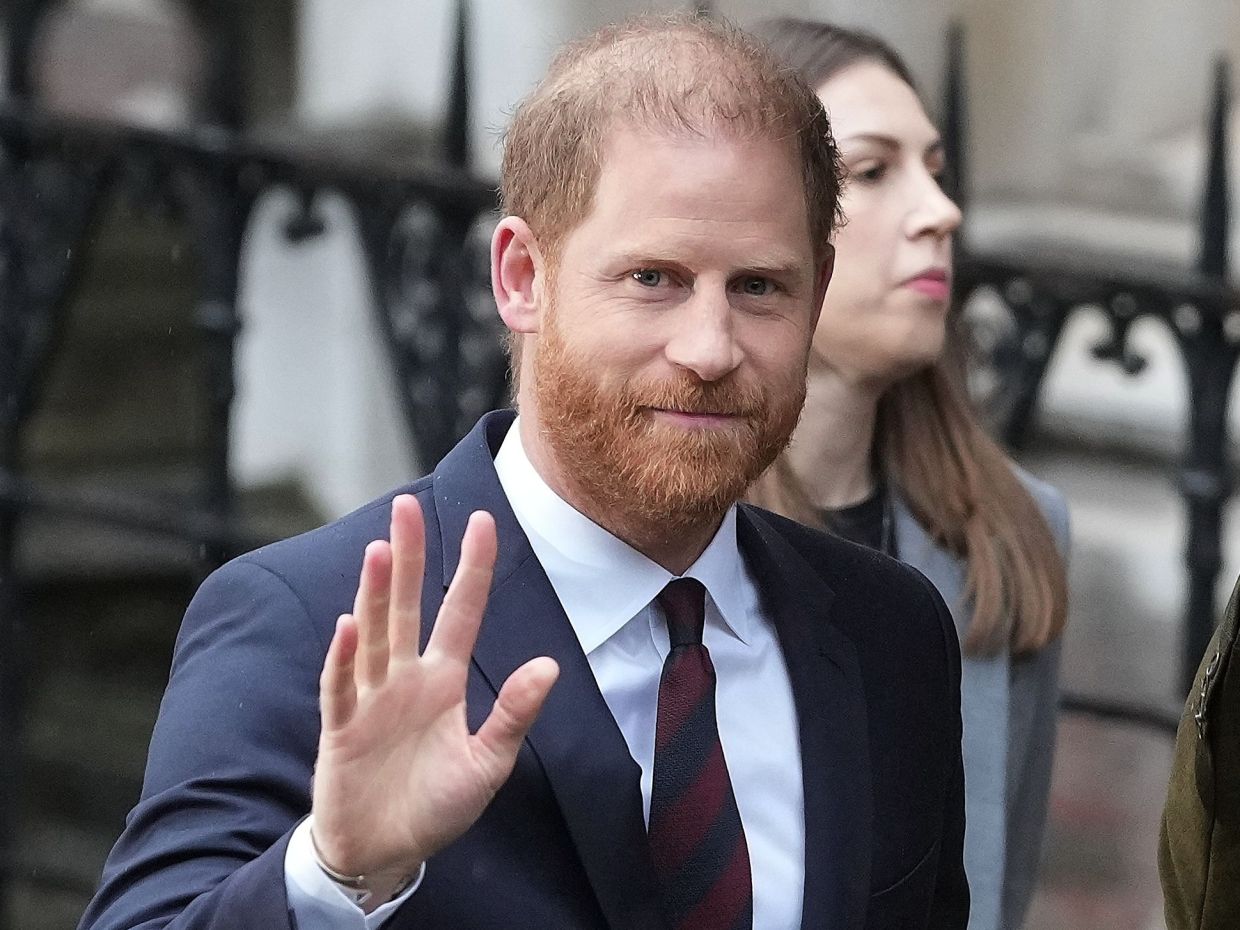 Πρίγκιπας Harry: Οι κινήσεις των χεριών του μαρτυρούν ένα μεγαλύτερο πρόβλημα