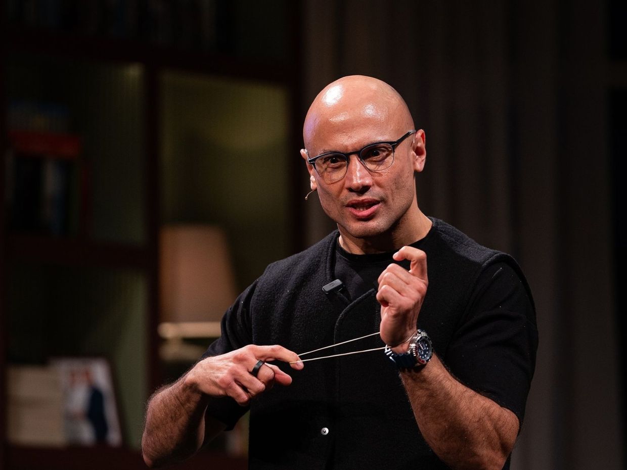  Stand Up Therapy με τον Μάνο Χατζημαλωνά στο στο Θέατρο Αθηνά, για τρίτη και τελευταία φορά