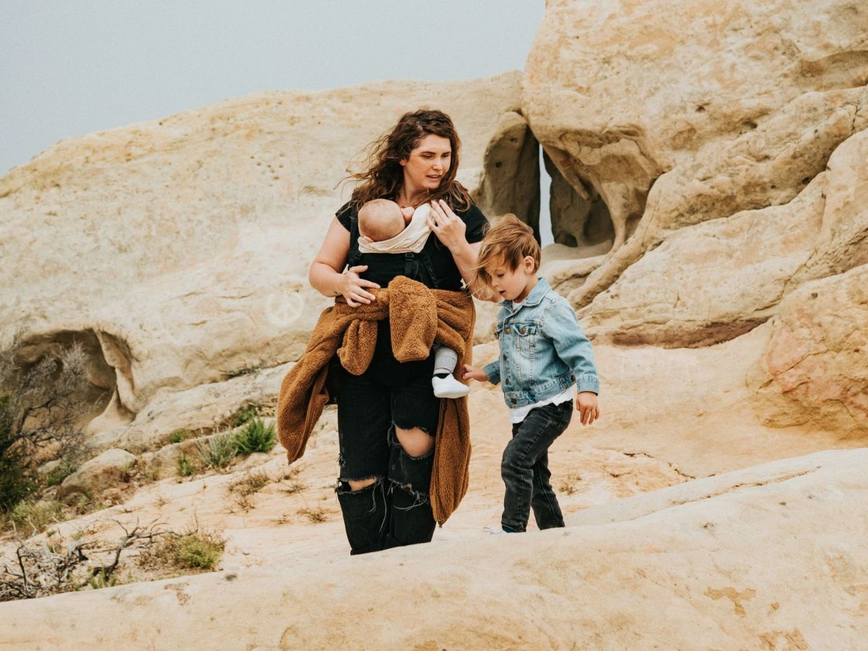 Μια μαμά λέει ποιες ηλικίες παιδιών είναι εύκολες ή δύσκολες για ταξίδια: ίσως να μη συμφωνήσεις