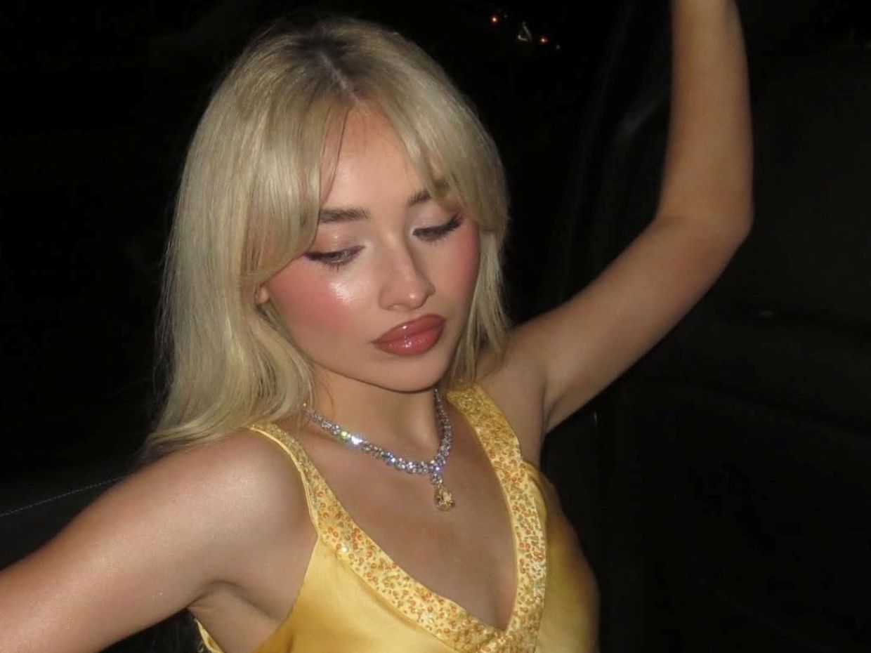 4 stick ρουζ κάτω των 25 ευρώ, για μακιγιάζ on-the-go