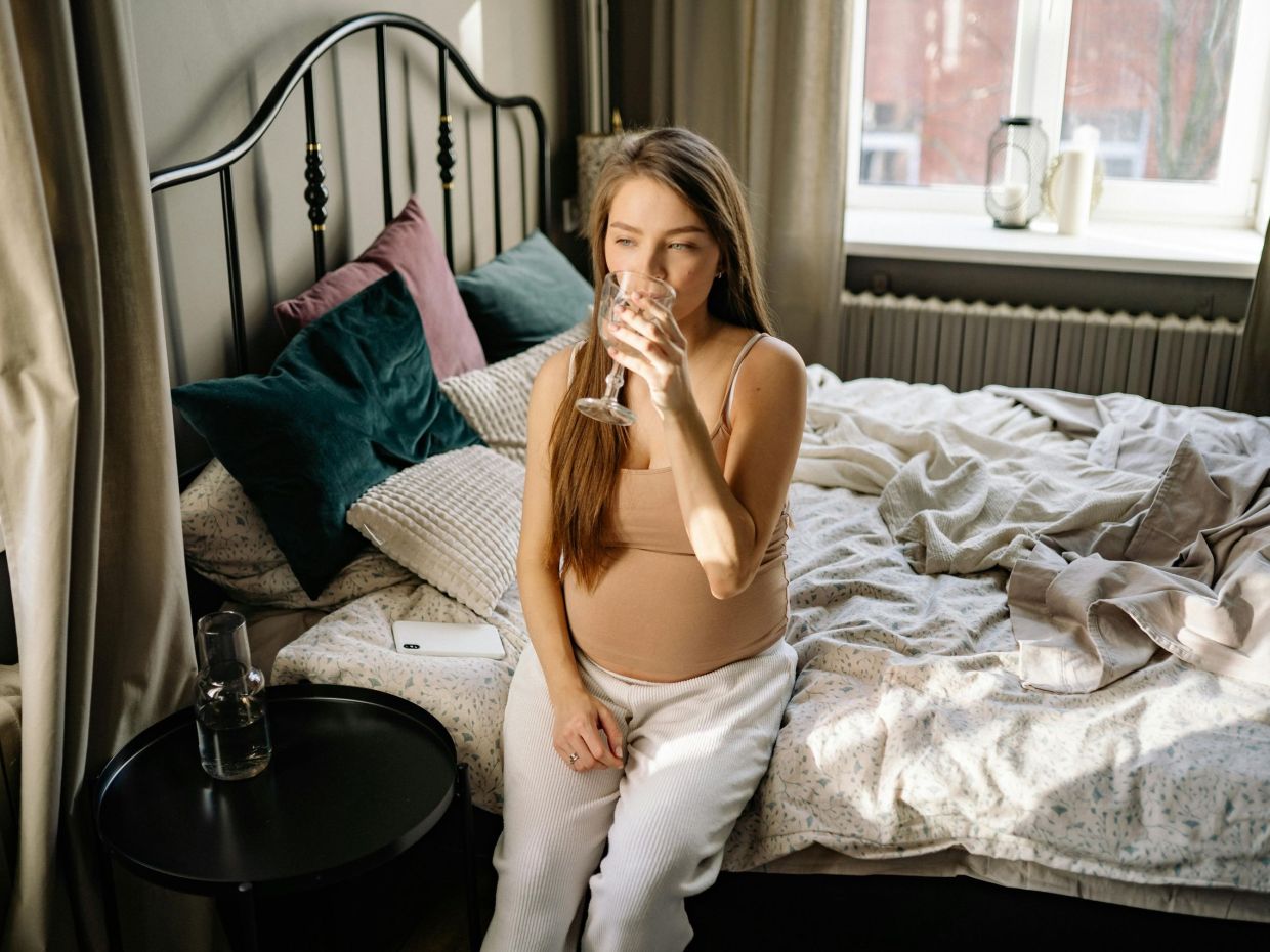 Αναρωτιέσαι τι μπορείς να πίνεις στην εγκυμοσύνη; Αυτά είναι τα καλύτερα και πιο υγιεινά ροφήματα