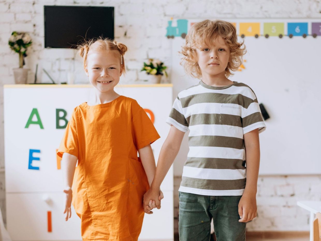 Όλο και πιο εξαρτημένοι; Τι δεν μπορούν πια να κάνουν μόνοι τους οι μαθητές, σύμφωνα με δασκάλους