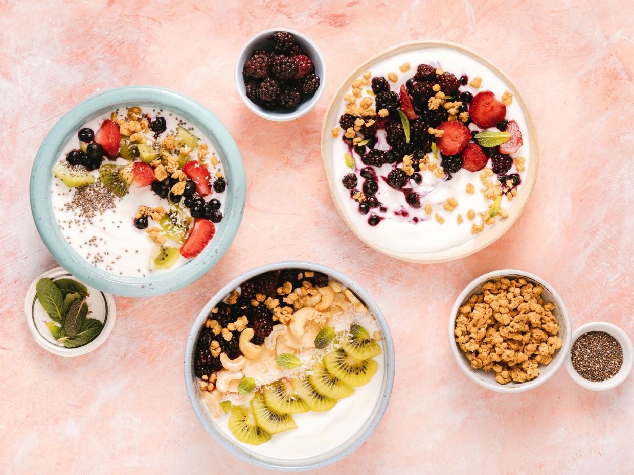 Cottage cheese vs γιαούρτι: Τελικά, ποιο είναι πιο υγιεινό;