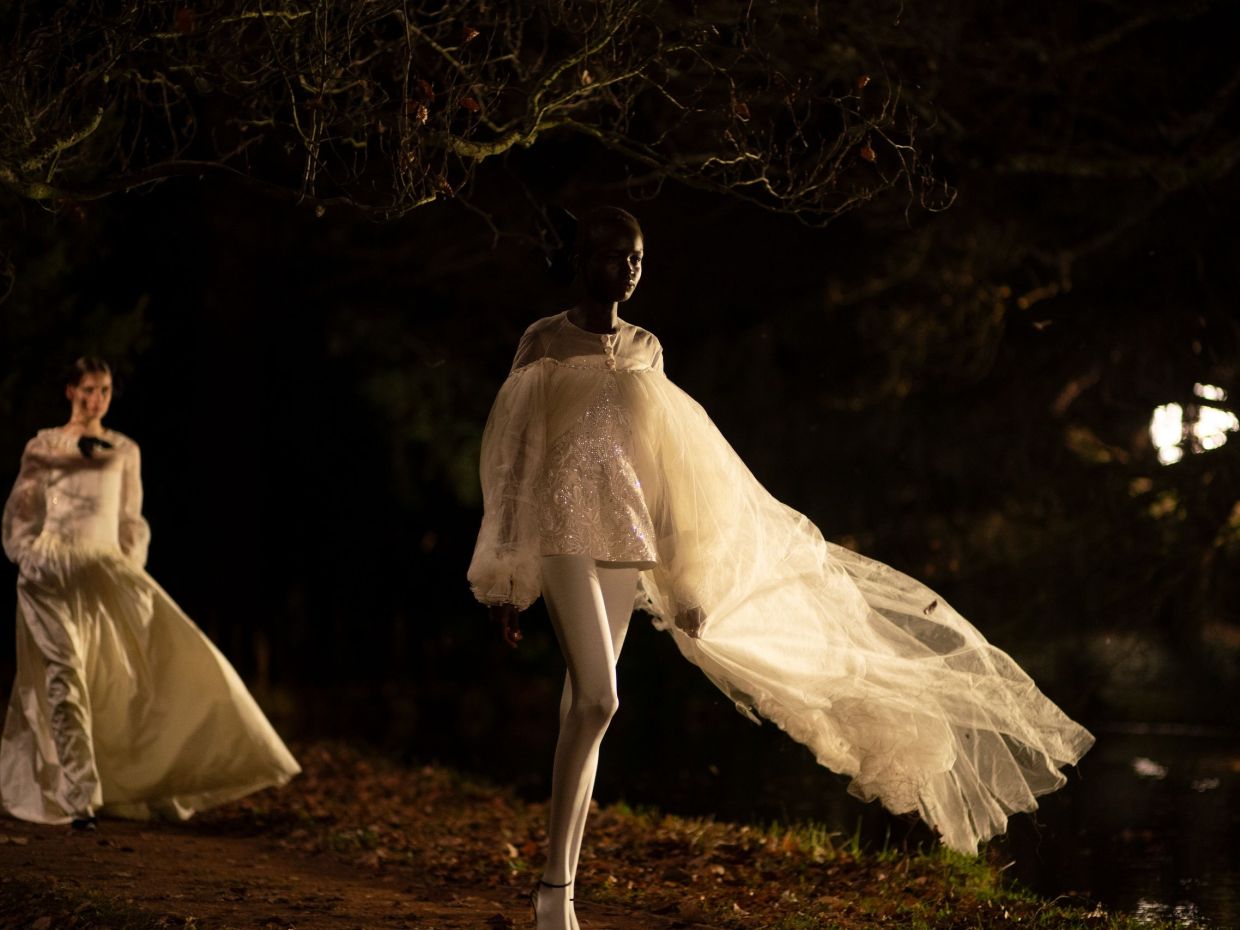 Anyer Anei: Aπό το Ναϊρόμπι στα catwalks και σε ταινία δίπλα στην Angelina Jolie